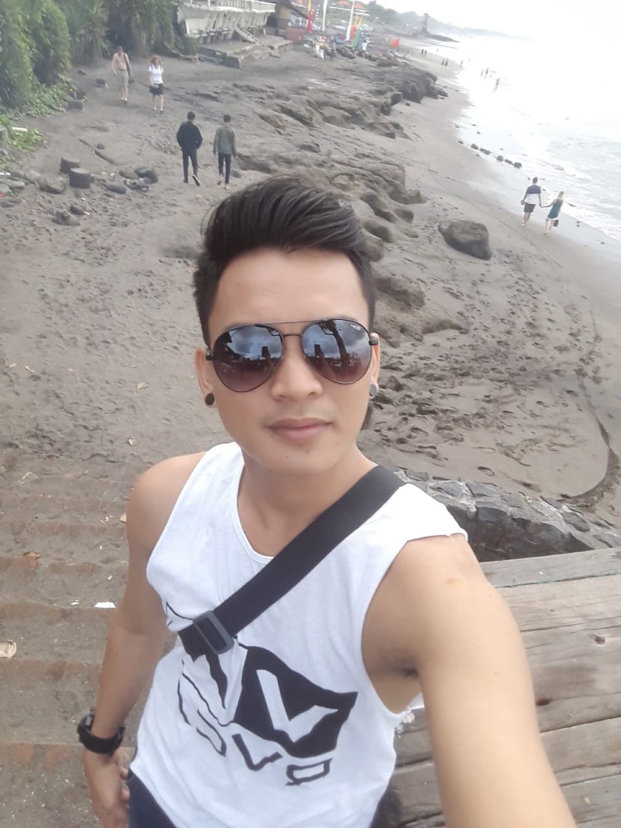 romi97025599's tweet photo. * izin retweet suhu * 

open massage good service 
incall / outcall area bali
👉 Whatsapp : 081999122698
#pijatbali #gaybali #pijatbagus 
#pijatenak #Pijatpanggilan 
@PijatBagus 
@CanduPijat 
@GudangPijat 
@jack19680 
@RainbowMassages 
@VRNmssg 
@PijatanBali 
@android_male https://t.co/kIj7Q6WsgD