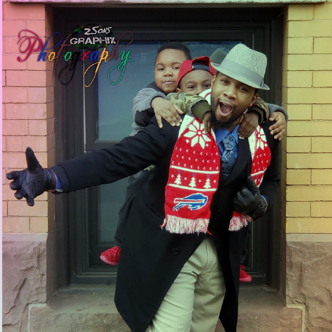 OscarDoezIT's tweet photo. My 2Sons bring me soo much life. Everything I do I do it for you. Daddy loves you to the moon! #2sonsGraphix https://t.co/dArUUOjmol
