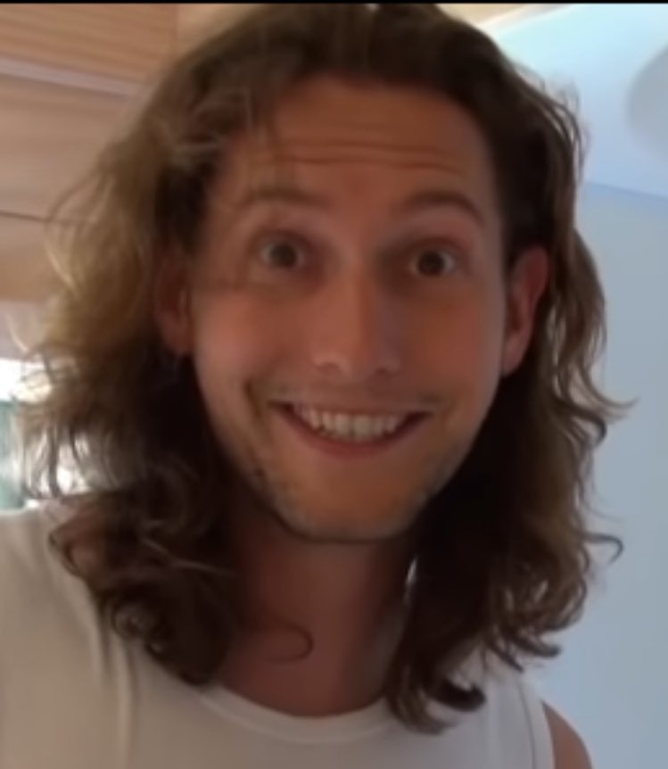 we have been watching Living Big In A Tiny House videos and Bryce Langston truly needs to stop making Teshima faces
(by which i, of course, mean that i insist he continue to make them forevermore)