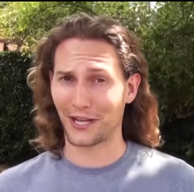 we have been watching Living Big In A Tiny House videos and Bryce Langston truly needs to stop making Teshima faces 

(by which i, of course, mean that i insist he continue to make them forevermore) 