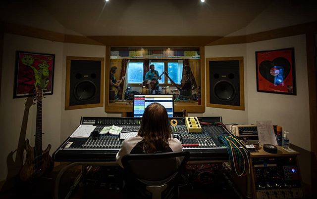 EthanKotel's tweet photo. throwback. grinding. 🎶 by @jimbodarveeelay, 👕 by @f_ether
@evergroove
@westoneaudio
@pluginalliance
@warmaudio
#mastering #studio #recording #mixing #gear #analog #digital #DenverRocks #DenverMusic #Producer #Freelance #AudioProduction #AudioEnginee… https://t.co/q3vasdJiIL https://t.co/SD0nxFEHnC