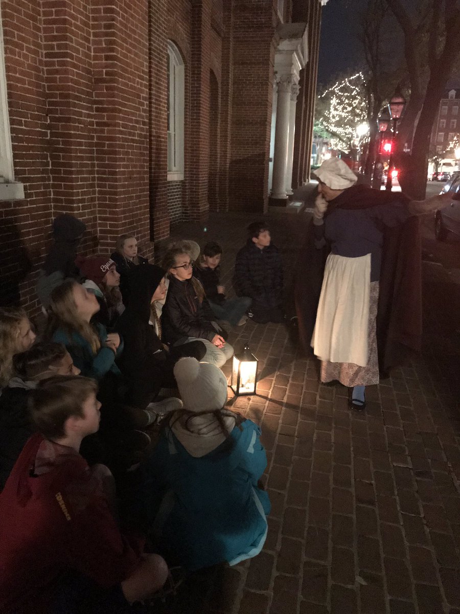 Magistra_Peters's tweet photo. Ghostly tales in old town Alexandria #MRMSinDC #sharksneversleep #especiallytonight 🇺🇸💙👻 https://t.co/0QHv9qUKK8