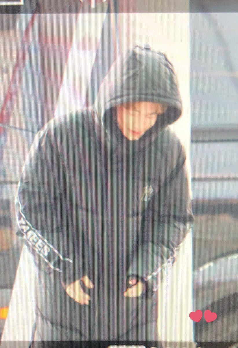forever___ex0's tweet photo. 181119 ICN 웃는 수호 🐰💞💞💞💞💞#exo #suho #수호 https://t.co/QRjGmqihEU