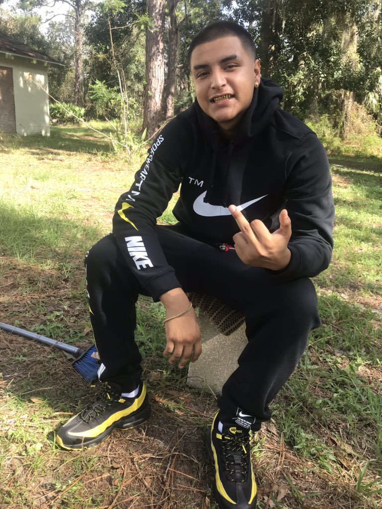 BreadWinnerEd's tweet photo. Living For Today Nigga Fuck Tomorrow😎🌴
#LLBLAKBOY 
#1700BLK https://t.co/PqXSvbOKxG