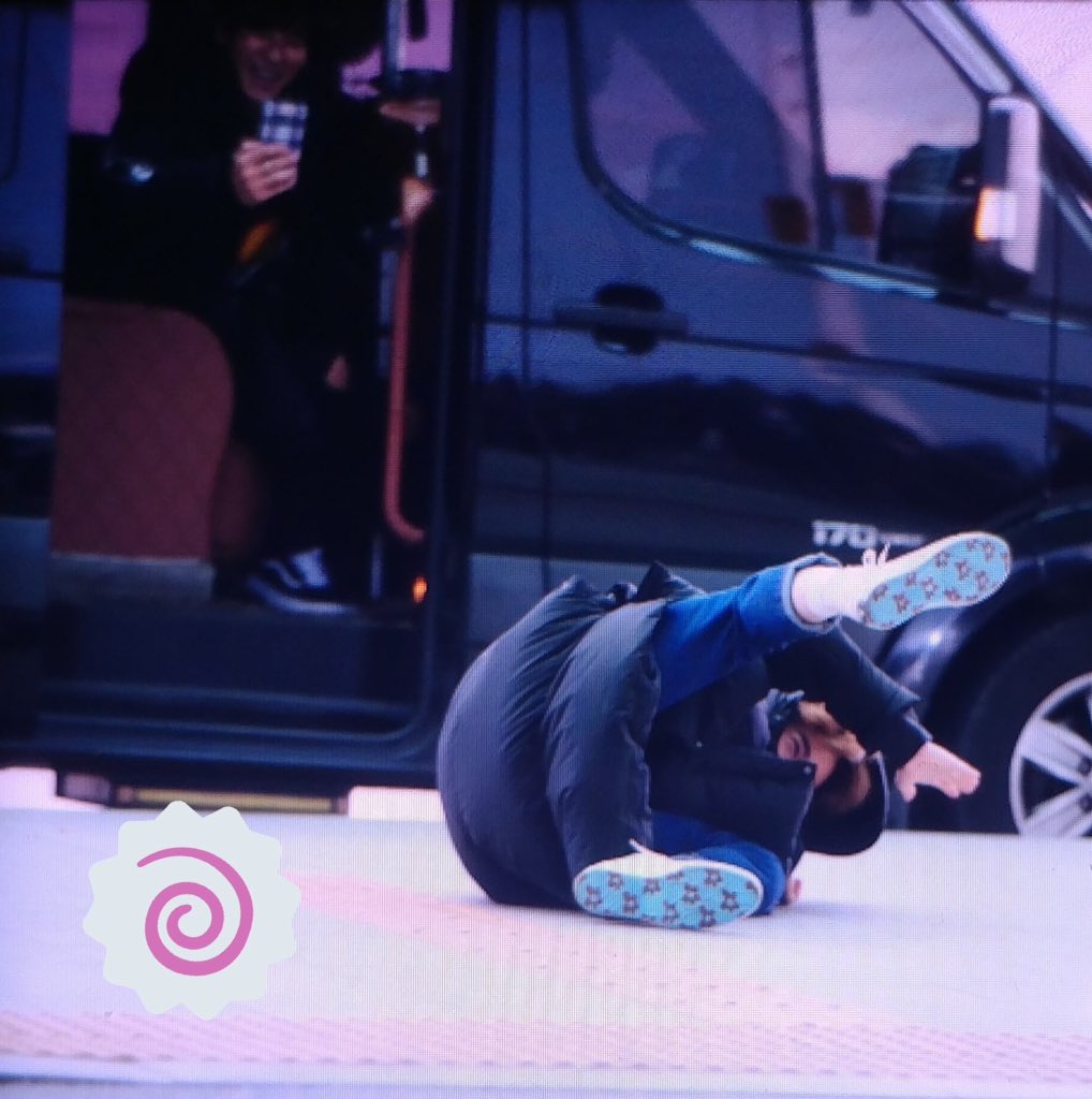 EXOfanbase_Int's tweet photo. [PREVIEW] 181119 #SUHO @ ICN Airport

cr: chico_vV

Are you okay Super Leader Hyung? 😂

#EXO #EXO_TEMPO #EXO_DontMessUpMyTempo @weareoneEXO https://t.co/YDA5UpzME9