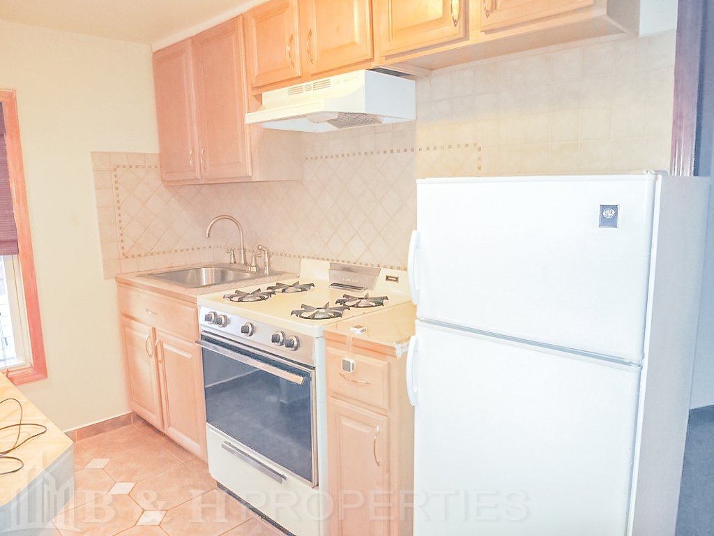 FreeUpAgent's tweet image. For rent in Brooklyn:

Extra Large 2 Bedroom Apartment In Prime #kensington for $2,175!!

More information:

Call Daniel @ 718 775 7759 / email Daniel@bandhrealty.com

Apartment -&amp;gt; ow.ly/tQnT30mEXAc