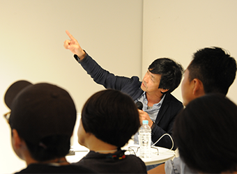 APS_3331's tweet photo. ＼第4回講義レポートを公開しました／
4回目の講義は、アトリエ・ワンの塚本さんによる「プロジェクトのふるまい学―ふるまいから生まれるプロジェクト―」
https://t.co/P4sK0BUEPK
まちの思わぬ構造を読み解く「ふるまい学」は、立体的で奥行きのあるプロジェクトを目指すための大きなヒントでした。 https://t.co/hc3pZtOa3d