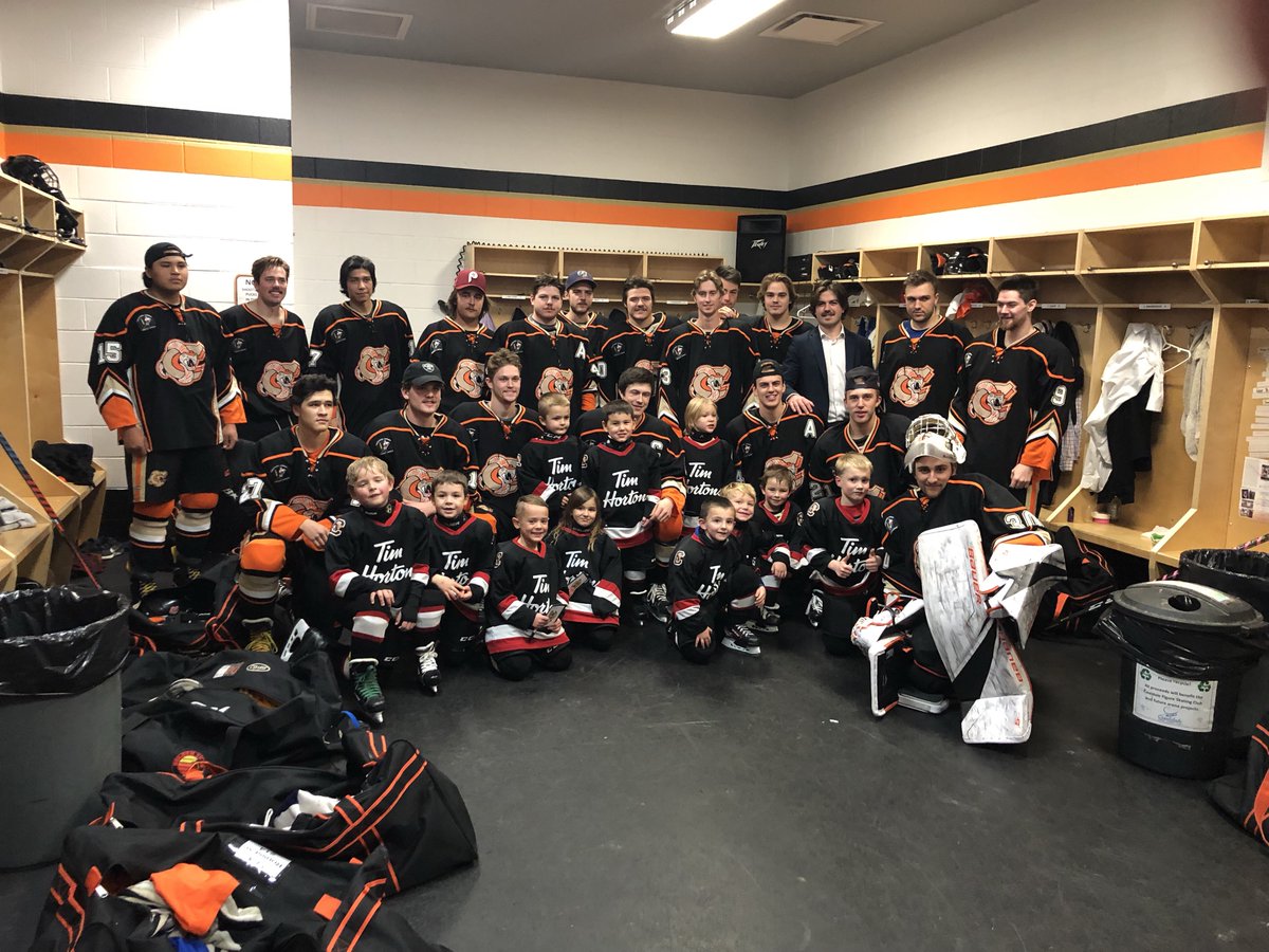 CobrasHockey's tweet photo. Thanks to @CopperheadsHcky for having the Initiation Black Cobras out tonight!! Kids had a great time. https://t.co/yw9jAhtUxo