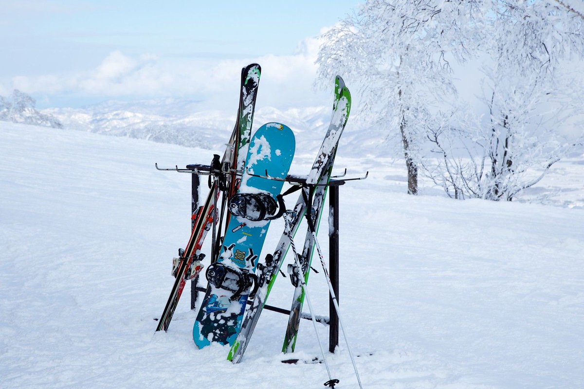 Such a perfect sight for a fine day! 🏂 ⛷️ #niseko #japan #hokkaido #ski #skiing #skitrip #skiholiday #snowboard #snowboarding #japow #skilesson #skiboard #snow #alps #afterski #blackdiamond #mountain #skivillage #moiwa #rusutsu #hakuba #kiroro #hanazono #annapuri #grandhirafu