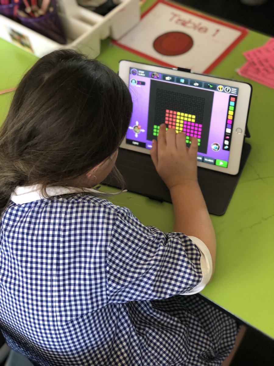 ThomasAquinasPS's tweet photo. When you pull out the old school #NintendoMiniNES to immerse the students in video games before they begin to explore @BloxelsBuilder @BloxelsEDU https://t.co/NCHD77bB60