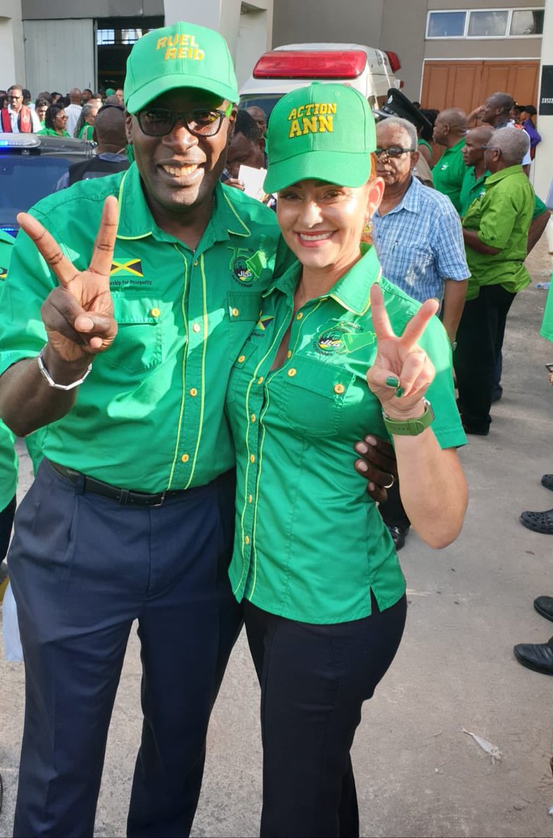 annmarievazja's tweet photo. When me &amp; fellow #Cartaker but most importantly Passionate #Advocates for #Education Unite! My Min! @HMEReid #JLP75 #RuelReid #ActionAnn ✌🏼💚🙏🏼🇯🇲 https://t.co/PZ1erpblU5