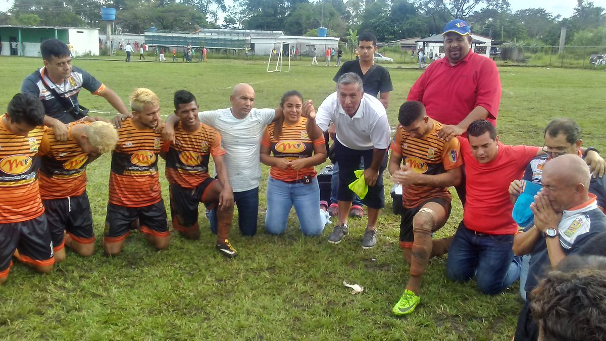 AlianzaMonay's tweet photo. 3ra. Div/ Alianza Monay FC logró el ascenso a la 2da. Dvi. Tras empatar sin goles ante Acd.Dva.El Nula 
Tabla 
Alianza Monay 11
Guanare SC 9
El Nula 8
Proceres 4 
ahora la final ante Ciudad Vinotinto esperando sorteo https://t.co/OCjaACNHW2