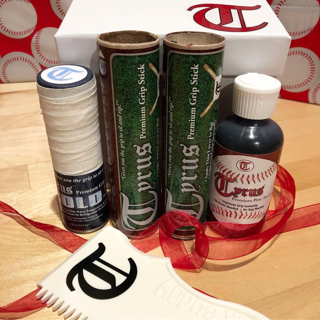 TyrusBaseball's tweet photo. Tyrus Holiday Gift Boxes will be available for purchase tomorrow! Stay tuned!
#tyrusbaseball #holiday #holidays #sale #discount #giftbox #giftboxes #gift #gifts #present #presents #baseball https://t.co/wvB1glUNMn