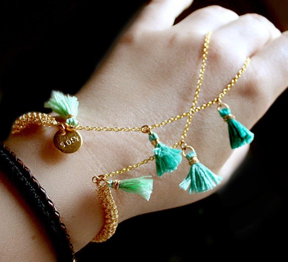 sosygallery's tweet photo. Slave bracelet, #handlet, hand chain, gold, #green, tassel, wire #crochet, chain bracelet, boho bracelet, ring, finger bracelet, bohemian #jewelry #boho #etsy #epiconetsy #shopping #shopsmall #jewelryonetsy #etsyseller #handmade https://t.co/KROXQfVcTI
