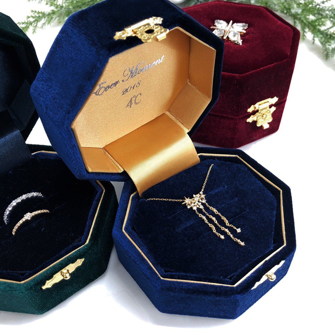 ４ C ヨンドシー On Twitter Christmas Limited ﾟ 大切な方に贈る瞬間をドラマティックに演出する ジュエリーケース すべてのクリスマス限定ジュエリーに こちらのオリジナルパッケージをお付けします Https T Co Fc0sbct0hj ヨンドシー クリスマス
