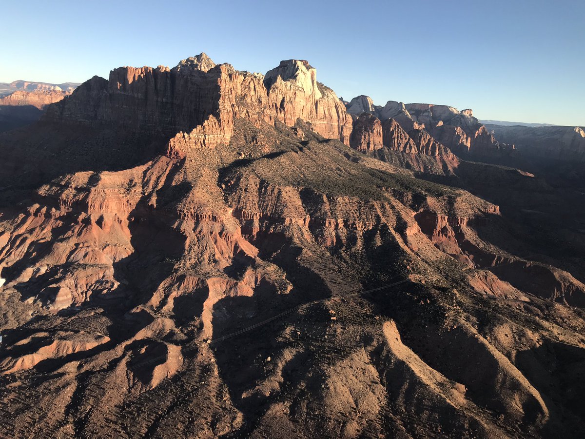 marthaamae's tweet photo. Zion National Park from above ✈️  what a flight 😭 https://t.co/WOIAFFIiZC
