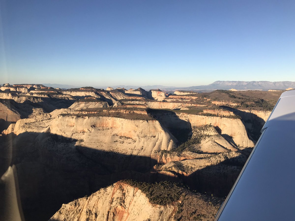 marthaamae's tweet photo. Zion National Park from above ✈️  what a flight 😭 https://t.co/WOIAFFIiZC