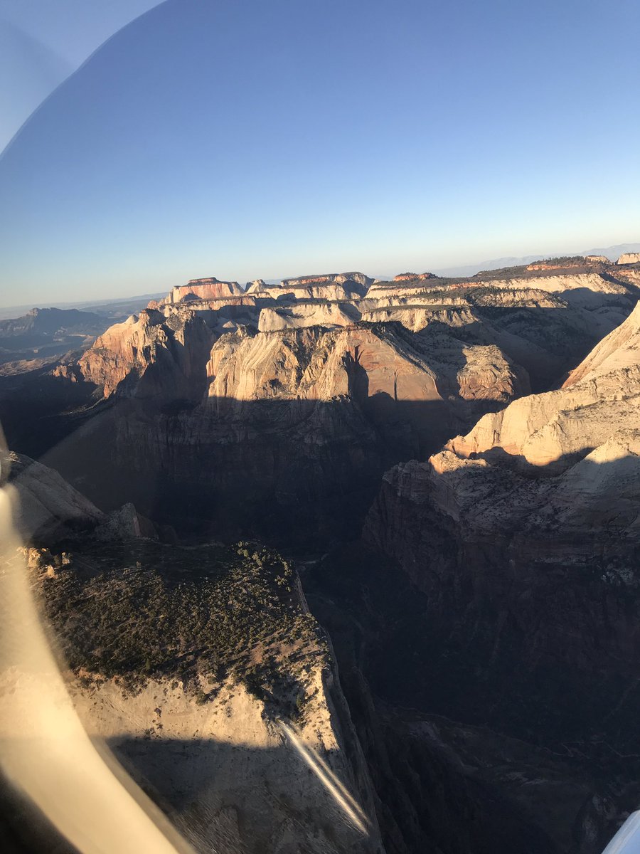 marthaamae's tweet photo. Zion National Park from above ✈️  what a flight 😭 https://t.co/WOIAFFIiZC