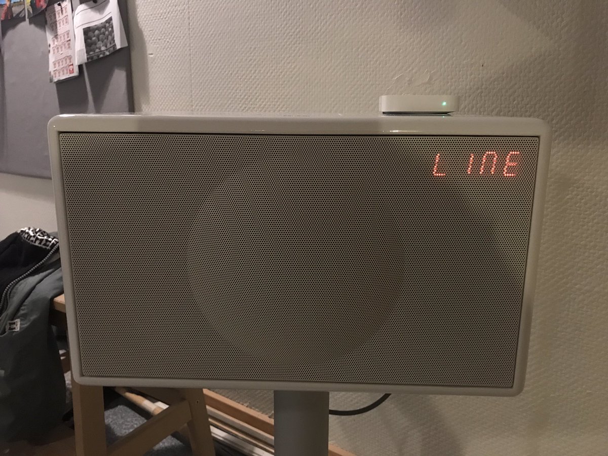 EsbenHardenberg's tweet photo. Starter ugen med at installere multirumsanlæg derhjemme. Som ved et trylleslag bliver jeg samtidig en mand i midt-40erne. Men fedt er det! #daddytech https://t.co/yv71kfNwYK