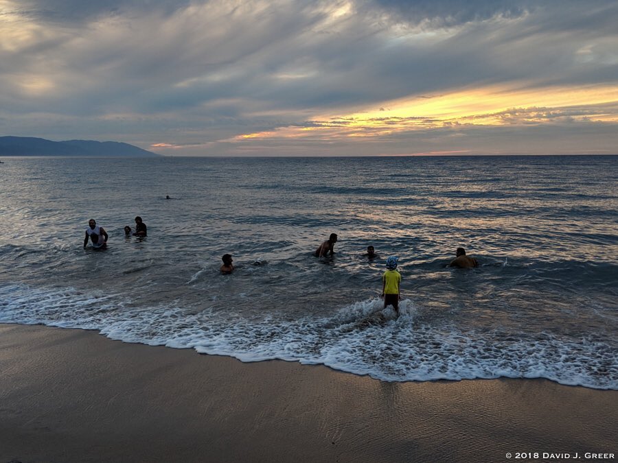 djgreer's tweet image. Fun keeps us healthy. Plan some fun for your week.

#planyourlife
#workandplay
#havefuntoday
#takebreaks
#personalstrategy
#lookafteryourself
#traveladventure
#oceanbeach
#sunsetdelight
#photography
#puertovallarta
#mexico
#malecon