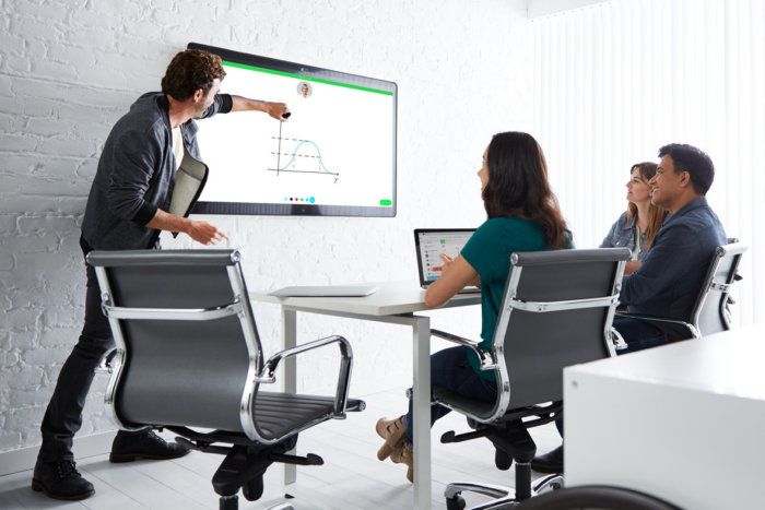 Computerworld's tweet photo. @Cisco’s @Webex Teams gets #BroadCloud Calling integration.
https://t.co/AJD8rEOU4f https://t.co/8kbbFp85Hz