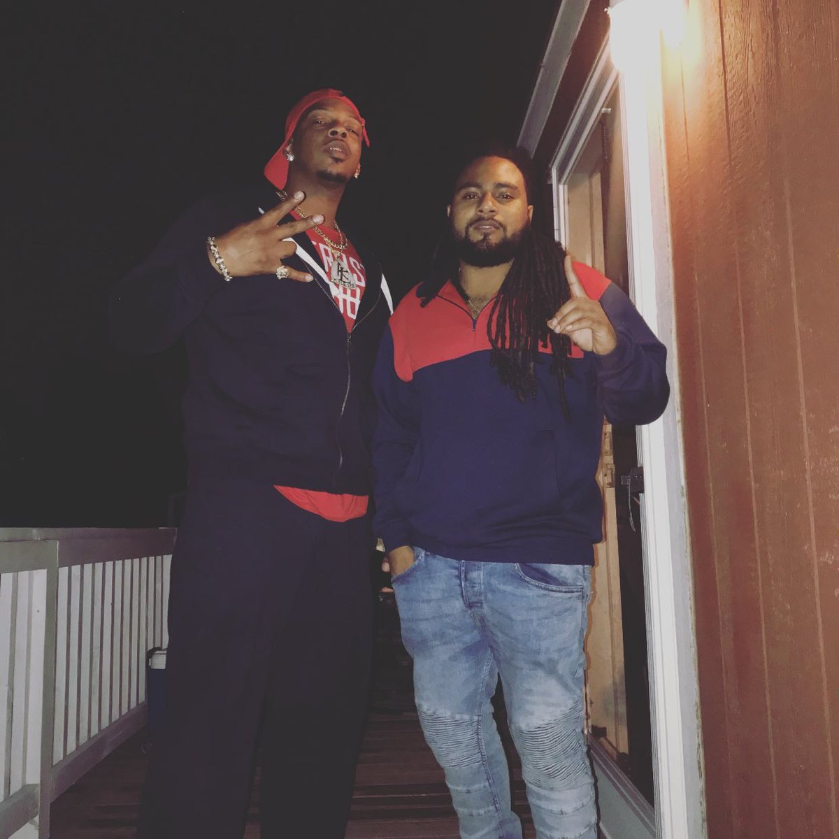 JusVirgil's tweet photo. S/o @KingKyleLee for coming through and getting some work done @EarLegendSounds Appreciate the support. We gone light up the city! #EarLegendsounds https://t.co/AU3d3WhPWn