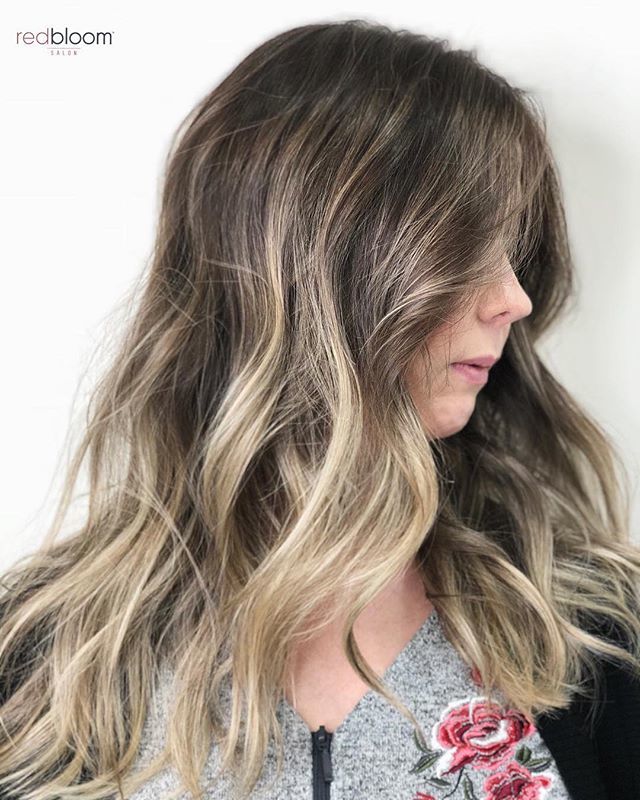 redbloomsalon's tweet image. Mega hair inspo on this beauty! 😍 Did a root melt to blend/cover natural hi-lights plus a full head of hair painting and a healthy cut 🌸 Hair by creative director Alex @a_kool .
.
.
.
.
.
.
#alexredbloom #rootmelt #rootblend #hairpainting #balayage #… ift.tt/2Fs8w8Y