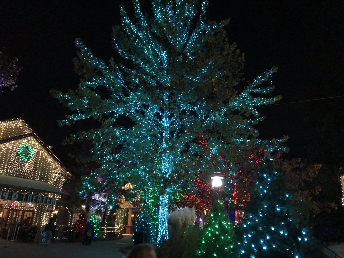 eVentswithV's tweet photo. Quick weekend visit to Stone Mountain #ChristmasVillage #HappyHolidays https://t.co/uGfwCHYCZ7
