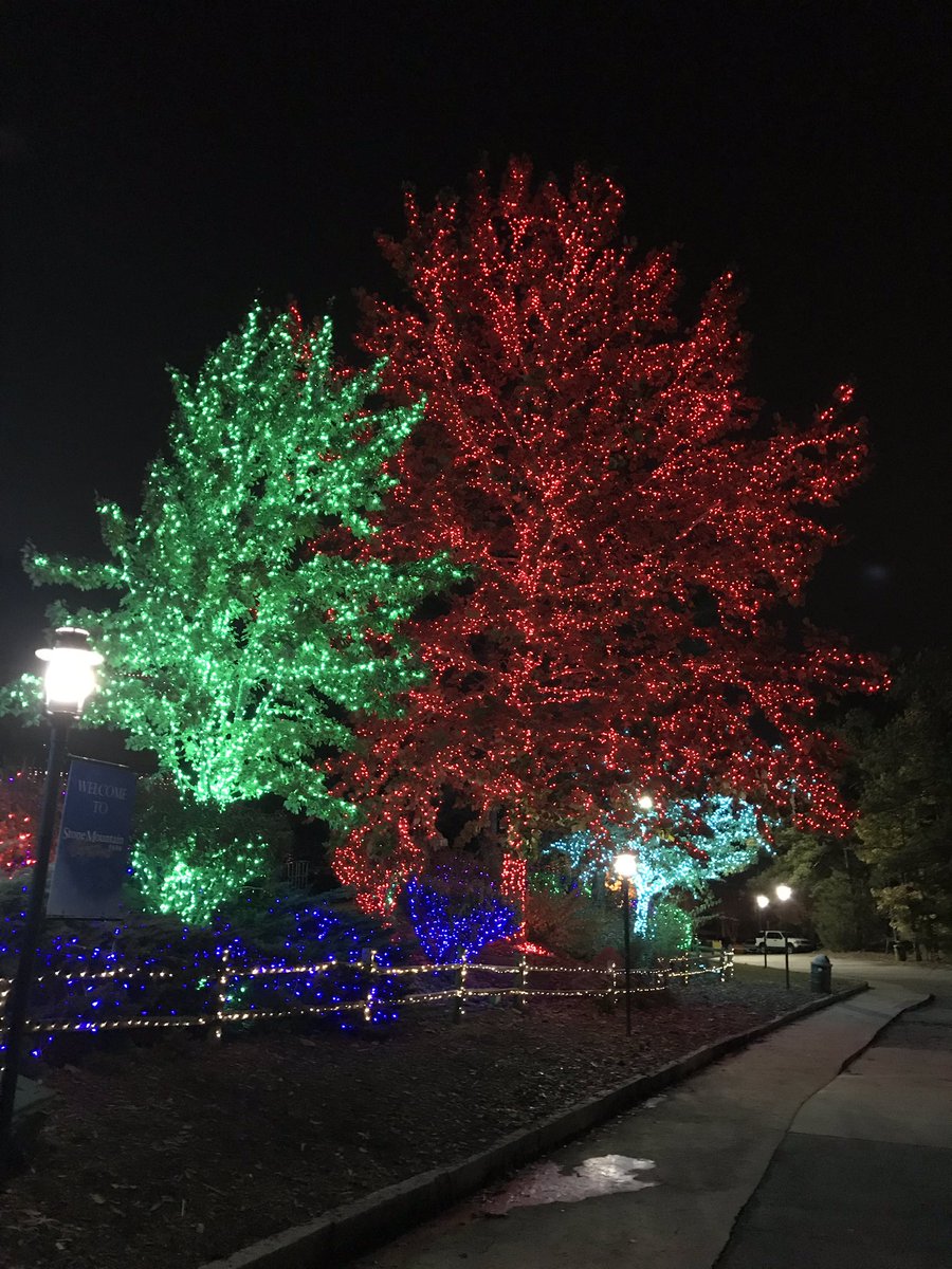 eVentswithV's tweet photo. Quick weekend visit to Stone Mountain #ChristmasVillage #HappyHolidays https://t.co/uGfwCHYCZ7