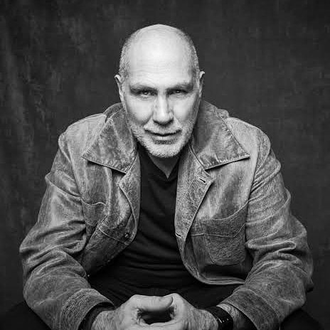 Filmadores's tweet photo. "La primera regla para escribir guion es recordar que no hay reglas, cada quien debe encontrar lo que le funcione"
Guillermo Arriaga
#guion #guionista #guionistas #cine #cinema #film #cineastas https://t.co/UNEN5DuBC3