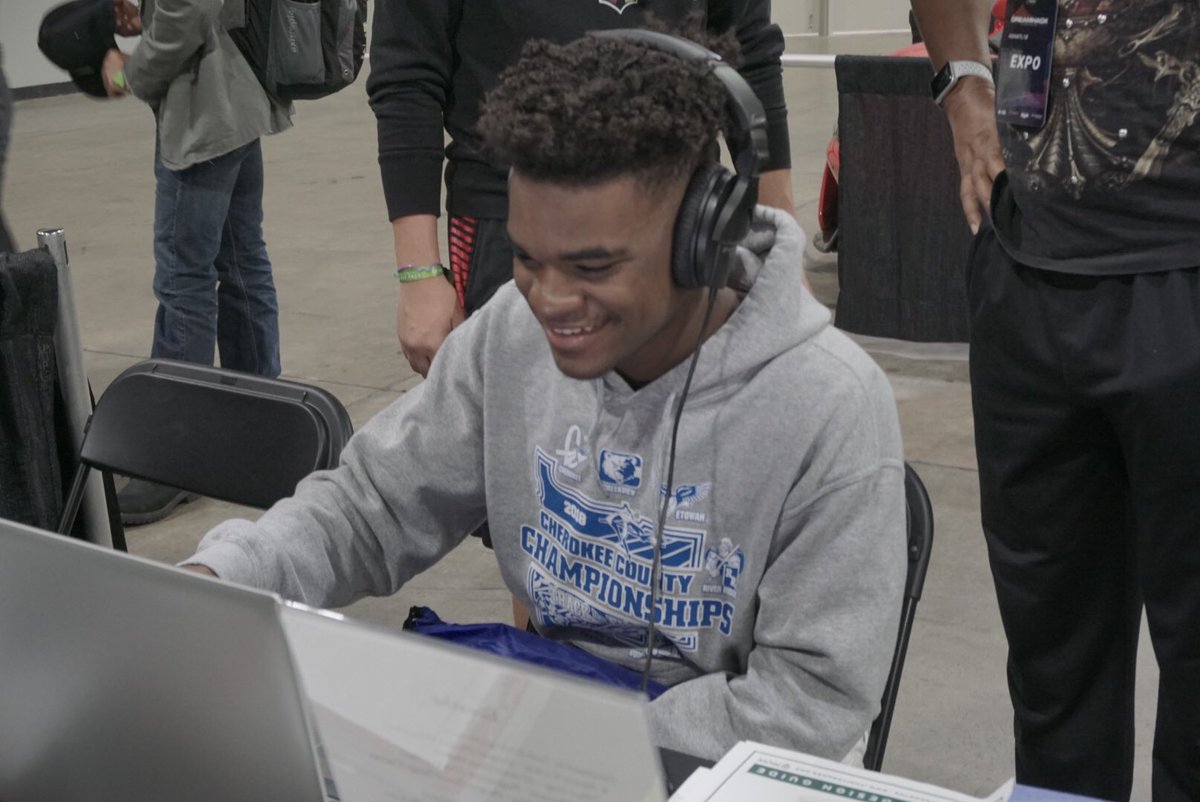 male_npc's tweet photo. DreamHack ATL has wrapped. It has been a pleasure to show some some of the amazing games made at @iThriveGames game jams this year. Getting to see eSports enthusiasts engage with these games was amazing and a great affirmation of our work. #ithrivegames #dreamhackAtlanta https://t.co/KrBLSsvtdX