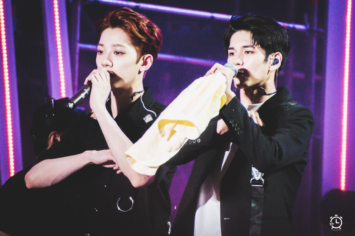 23seconds_'s tweet photo. 181117 HEC IN BKK

#赖冠霖 #라이관린 #LAIKUANLIN 
#옹성우 #워너원 #Wannaone https://t.co/drx96dDk22