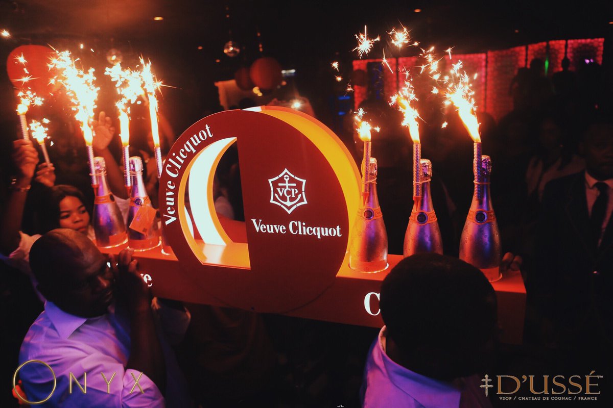 Onyx_Sandton's tweet image. Good evenings have to have the bubbles 💎🔥#SINdays #NoPrinciples