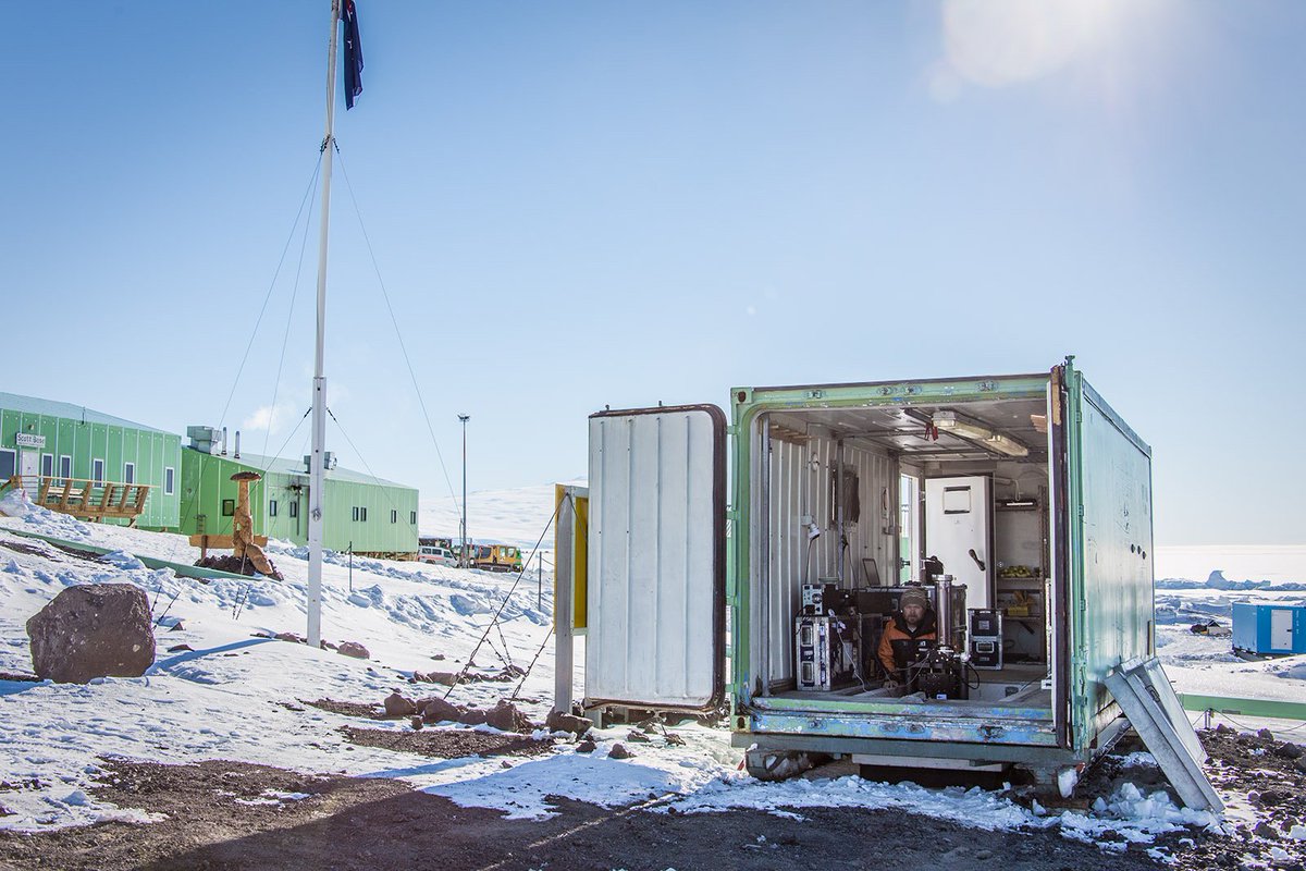 Dr_Jyri's tweet photo. First out of three absolute gravity measurements at Ross Island done! And no, the doors were not open during the measurements. #gravimetry @fgi_nls @LINZ_Geodesy https://t.co/M4IDb5ttgj