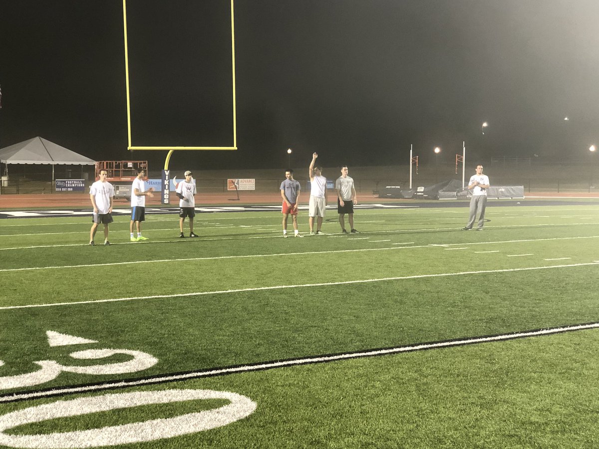 Berry_Bucks's tweet photo. Wise man once said you gotta feel the disc to be the disc, that wise man never played in the fog. #WEALLROW #TalkinAboutPractice https://t.co/b8T5mexSNZ