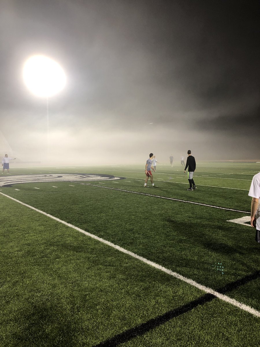 Berry_Bucks's tweet photo. Wise man once said you gotta feel the disc to be the disc, that wise man never played in the fog. #WEALLROW #TalkinAboutPractice https://t.co/b8T5mexSNZ