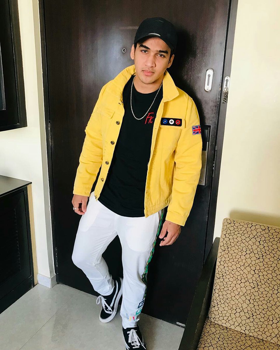 FaisalkCidlover's tweet photo. Admit it.
You’re not like others, and that’s not just okay. It’s beautiful 😉 
@faisalkofficial https://t.co/IHoIOpAiKm