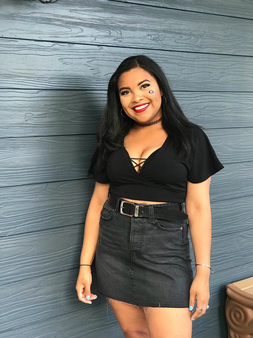 Chynna_Marie16's tweet photo. 🌚 https://t.co/9akD0IwEU8