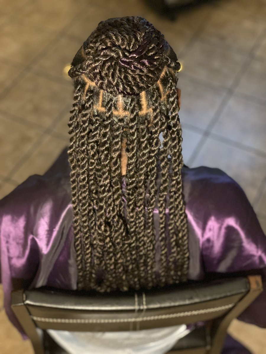BodygoddessQ's tweet image. #QsBraids #cornrows #Labraider #Twist #senegaleseTwist