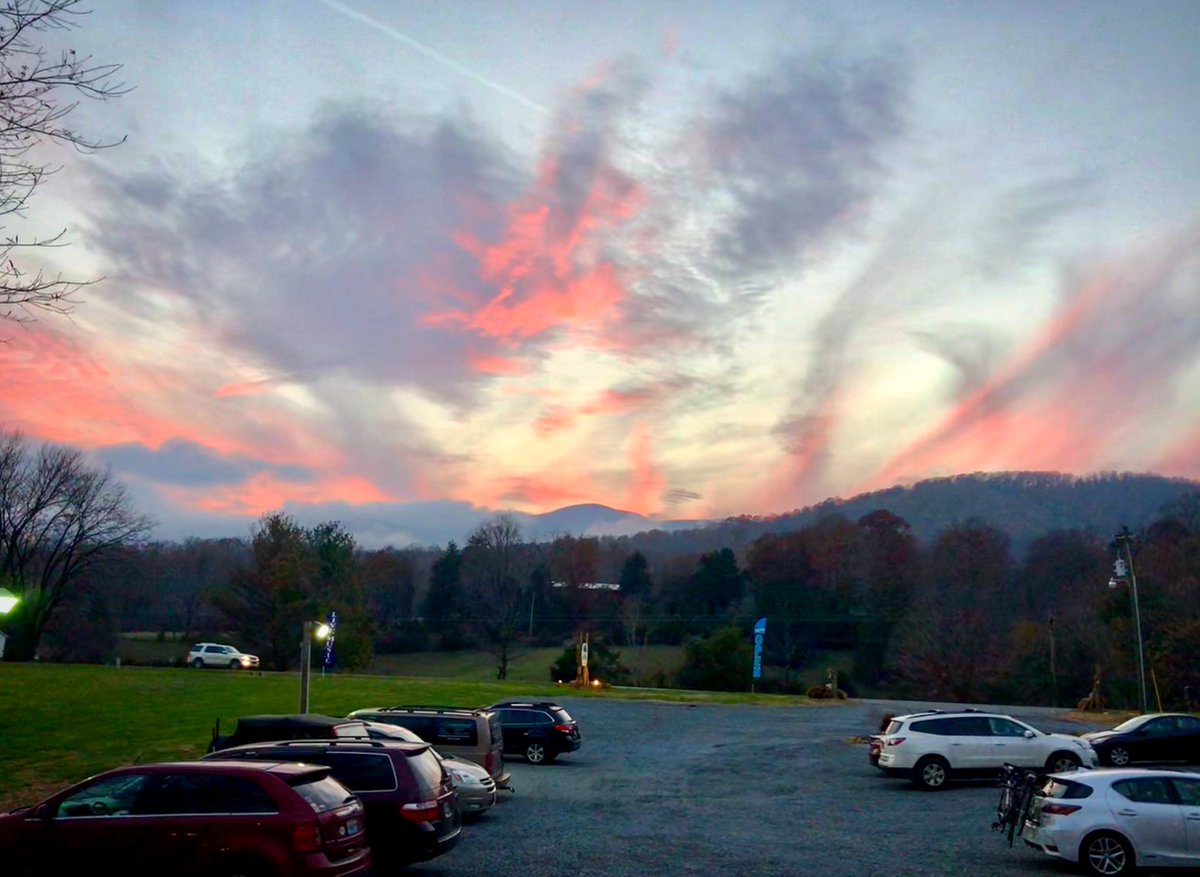 The Blue Ridge Mountains &amp; Clouds were looking quite beautiful outside the Brewing Tree tonight! #clouds #mountains #beautiful #photooftheday #blueridgemountains #afton #skyline