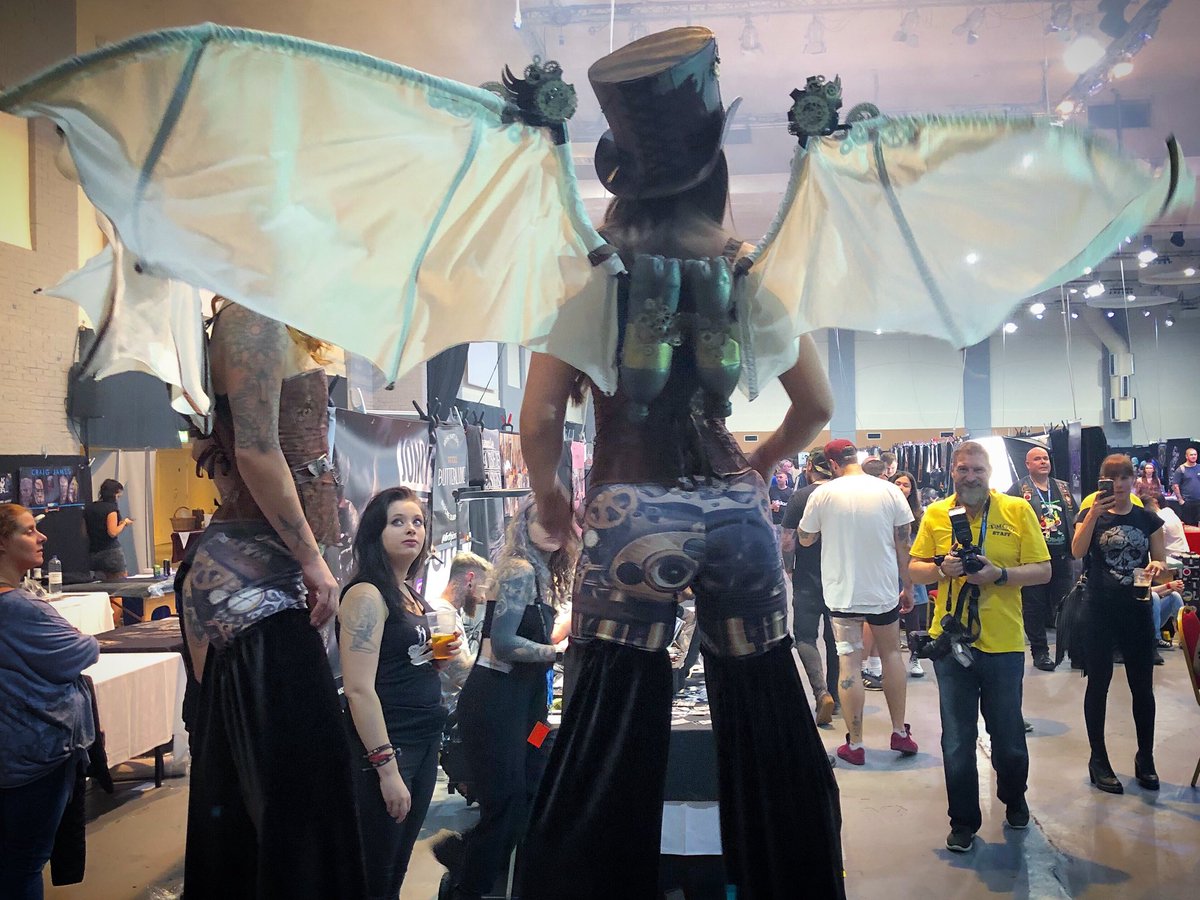 CircusSteampunk's tweet photo. The Piston Twins always draw a crowd! Everyone wants a photo with them expanding their mechanical wings! Check them out! #steampunkcircus #stiltwalkers #wings #mechanicalwings #details #girls #hot #alternativegirl #stilts #popular #photo #events #entertainment #walkabout https://t.co/oU07XlzI8I
