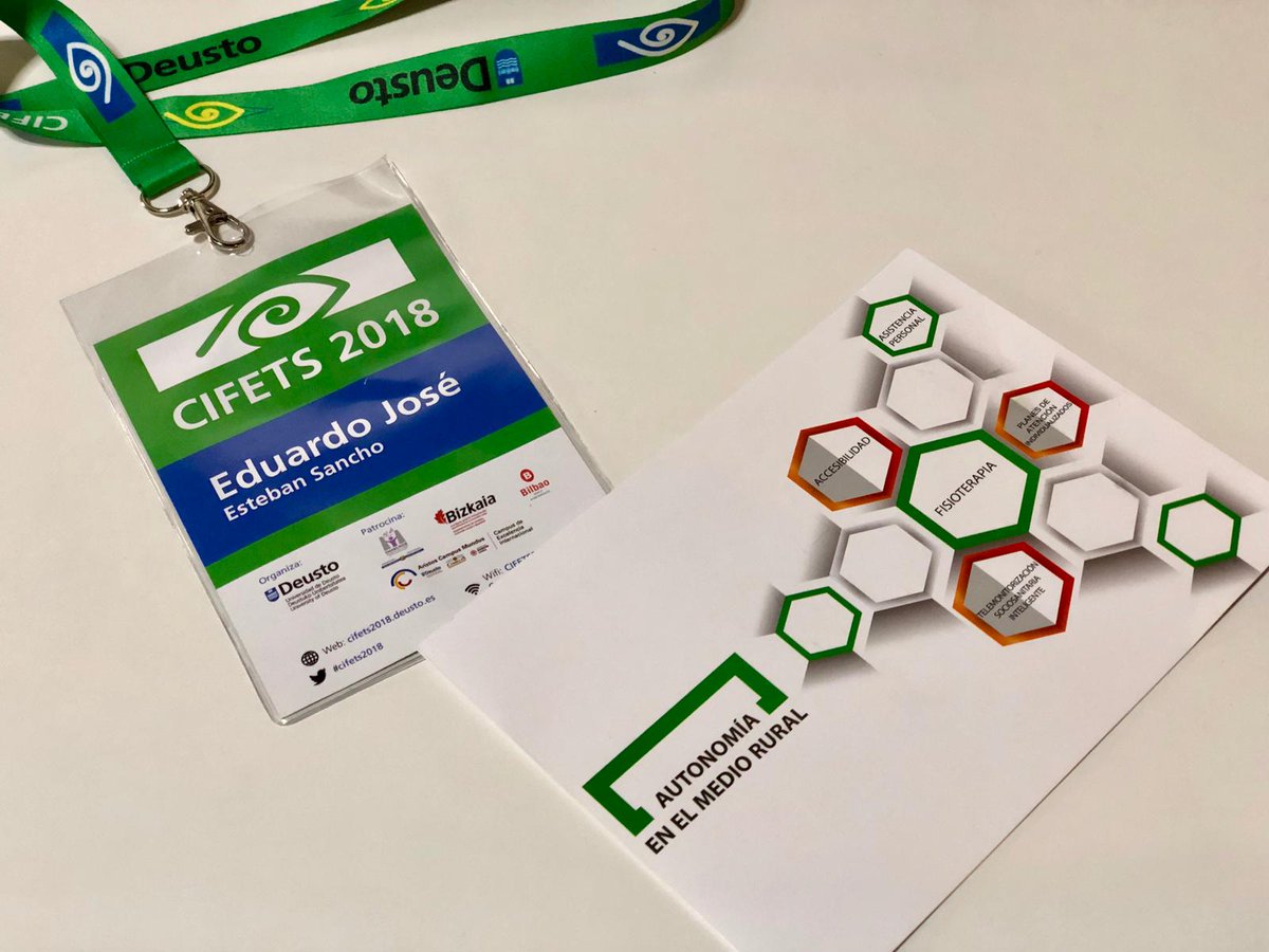 Aspaym_CyL's tweet photo. La semana pasada estuvimos en #cifets2018, de @deusto para debatir sobre el trabajo social en un contexto de transformación. Nuestro compañero Edu presentó el proyecto para la Autonomía en el Medio #Rural y participó en un debate organizado por @Herri_Irratia en el congreso. https://t.co/jKo6VQDNl2