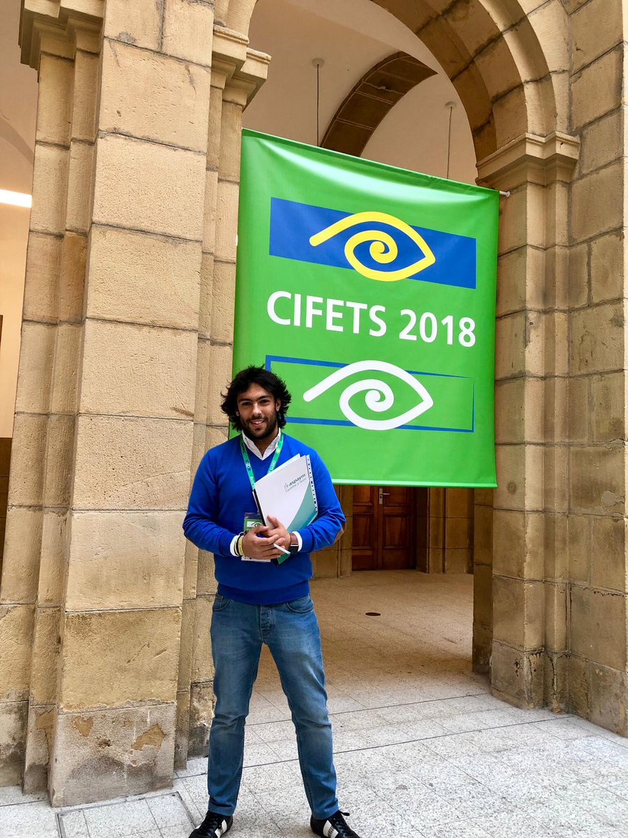 Aspaym_CyL's tweet photo. La semana pasada estuvimos en #cifets2018, de @deusto para debatir sobre el trabajo social en un contexto de transformación. Nuestro compañero Edu presentó el proyecto para la Autonomía en el Medio #Rural y participó en un debate organizado por @Herri_Irratia en el congreso. https://t.co/jKo6VQDNl2