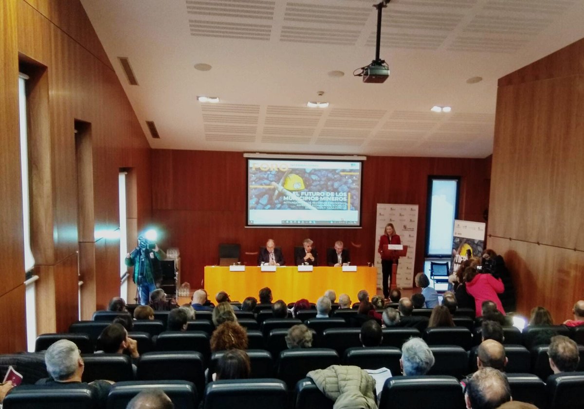 #130AniversarioUGT Inauguración del Foro Internacional: El Futuro de los Municipios Mineros. UGTCyL está presente como colaborador,  buscamos soluciones a implantar a corto plazo. #FIMmineros #tierrasmineras