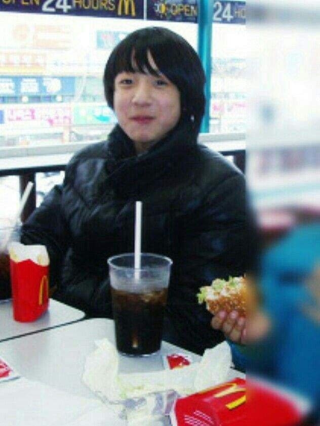 poutyminsuga's tweet photo. TO MAKE UR TL AMAZING HERE ARE SUM PICS OF FETUS BANGTAN HEHEH
#MAMAVOTE #bts #BTS #fetusbts https://t.co/rz8VGuQ5sZ