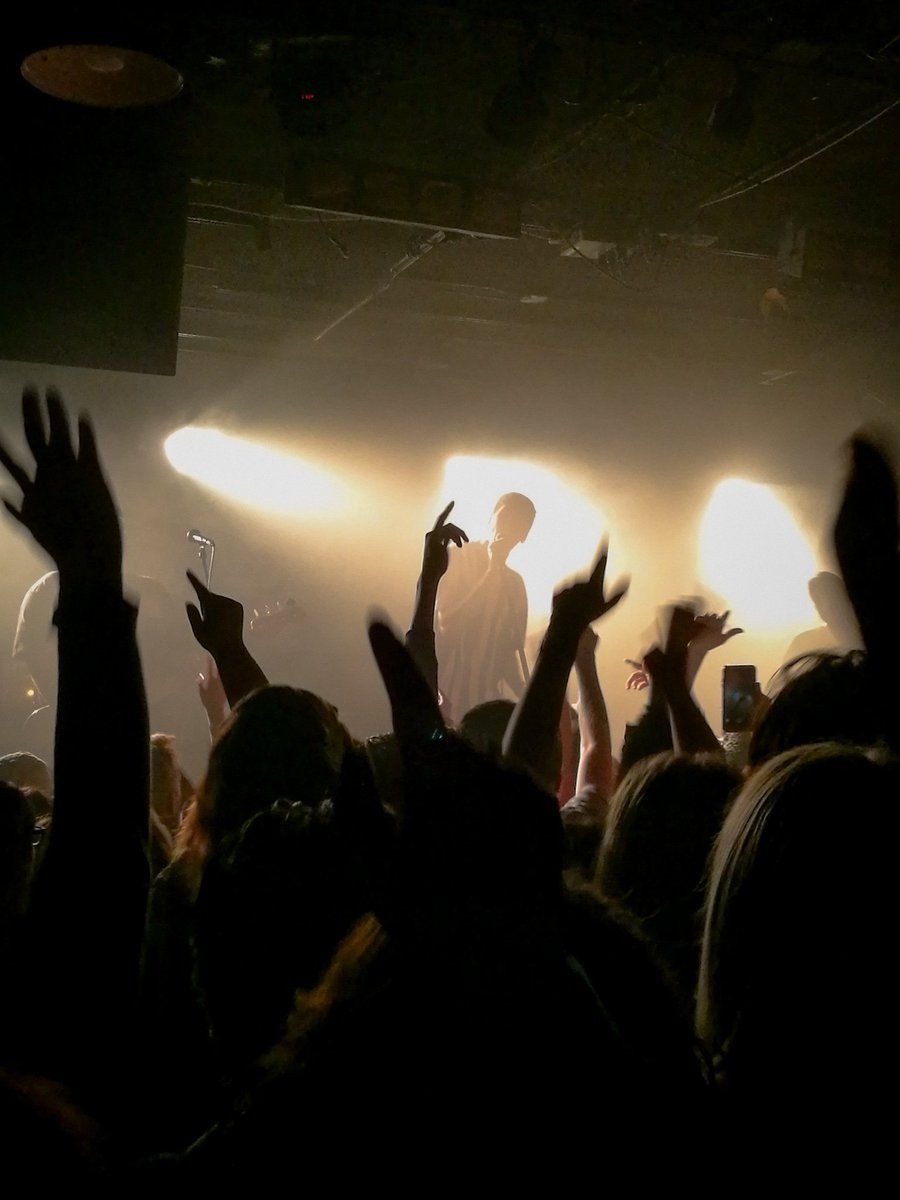 ItsCMendoza's tweet photo. Trophy Eyes and Seaway are waay too good live https://t.co/tnWlAUGbiJ