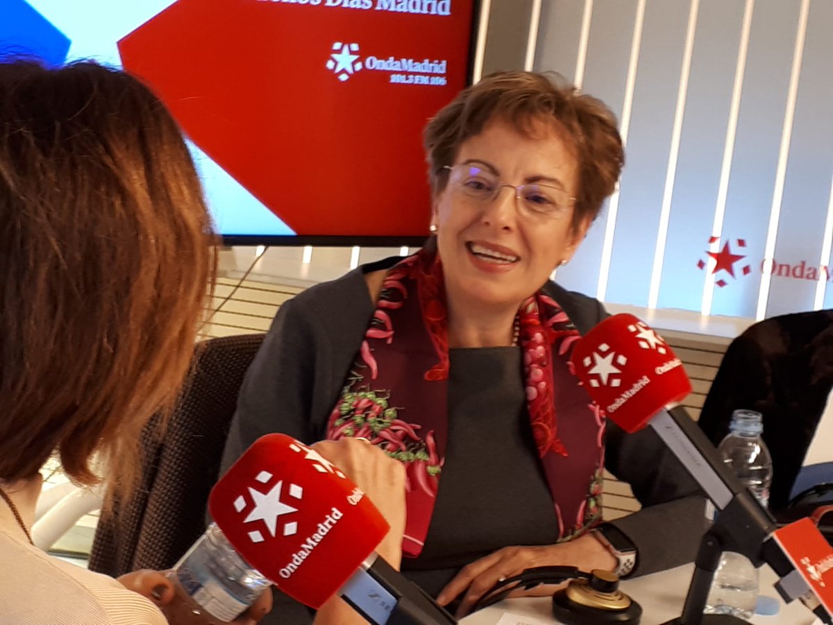 BuenosDiasOM's tweet photo. #DIRECTO  Acaba de abrir en Madrid la Casa de México. @ElydValle entrevista a la embajadora de México en España   @robertalajous  @EmbaMexEsp

🔊 DIRECTO https://t.co/PdgxO9AthC  
101.3 y 106.0 FM @ondamadrid https://t.co/ohpJV7dXRl