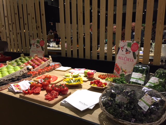 VeilingBelOrta's tweet photo. Vandaag tweede dag van @HorecaExpo 2018. Kom zeker eens langs in #chefsplace in hal 8 en ontdek er ons lokaal geteeld smaakassortiment BelOrta Chef #BelOrta #chef #horecaexpo #stand31 #smaak https://t.co/zTGGBKlLNO