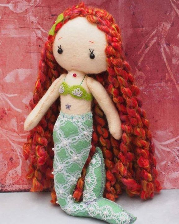 Thaleia Mermai looking beautiful..... she can be found I our Etsy store....have a lovely week 🌞 . . #etsy #etsyseller #etsyuk #etsysellerofinstagram #etsystore #etsyhop #etsysellers #etsyfinds #shellydown #mermaiddoll #mermaid #myfeltdoll #gingermelo… ift.tt/2fEIIHL
