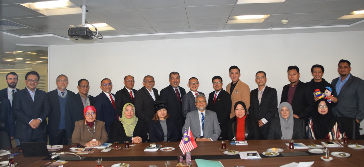 D8org's tweet photo. The #D8 Secretary-General visited #MatradeIstanbul and met with representatives from private sector. https://t.co/xzILGm2nL8